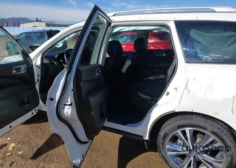 2018 Nissan Pathfinder Platinum из США, поврежденный, VIN 5N1DR2MM8JC626732